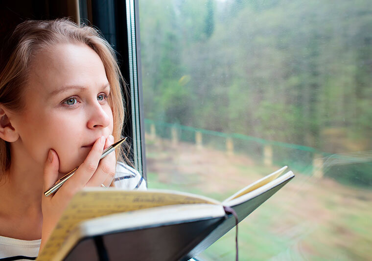 сихологическое упражнение 

Гармонии мы учимся у природы. Цикл смены времен года идеален: с наступлением каждого нового периода, что-то старое отмирает, отдаляется, изменяется.

Наш жизненный цикл вторит естественному природному. В определенные периоды мы переживаем “зимние” утраты и возрождаемся с новой «весной».

Многим трудно расставаться с привычным. Но нужно принять: лишь отпустив старое, мы освободим место для нового!


Мой подарок для вас сегодня – это упражнение:


1.      Напишите на листочке список из 5 пунктов того, что находится на стадии «Зимы» в вашей жизни сейчас. Что засыпает, отмирает, удаляется, исчезает, меняется.


Это могут быть ваши чувства или убеждения; дружба или отношения; материально-бытовые моменты. 

2.      Теперь составьте список 5 пунктов «Весны»: что появляется новое, возрождается, приходит в вашу жизнь.

Что угодно, начиная от новых мечтаний, заканчивая зарождающимися отношениями или потенциально важным приобретением.


3.      Выделите из этого списка самый  интересный для себя пункт. Сосредоточьтесь на
нем, представьте максимально ярко в деталях. Как он повлияет на вас,
вашу жизнь? Стоит ли он того, что вы «теряете» из первого списка?


У вас есть 15 минут на обдумывание каждого пункта.
сихологическое упражнение 

Гармонии мы учимся у природы. Цикл смены времен года идеален: с наступлением каждого нового периода, что-то старое отмирает, отдаляется, изменяется.

Наш жизненный цикл вторит естественному природному. В определенные периоды мы переживаем “зимние” утраты и возрождаемся с новой «весной».

Многим трудно расставаться с привычным. Но нужно принять: лишь отпустив старое, мы освободим место для нового!


Мой подарок для вас сегодня – это упражнение:


1.      Напишите на листочке список из 5 пунктов того, что находится на стадии «Зимы» в вашей жизни сейчас. Что засыпает, отмирает, удаляется, исчезает, меняется.


Это могут быть ваши чувства или убеждения; дружба или отношения; материально-бытовые моменты. 

2.      Теперь составьте список 5 пунктов «Весны»: что появляется новое, возрождается, приходит в вашу жизнь.

Что угодно, начиная от новых мечтаний, заканчивая зарождающимися отношениями или потенциально важным приобретением.


3.      Выделите из этого списка самый  интересный для себя пункт. Сосредоточьтесь на
нем, представьте максимально ярко в деталях. Как он повлияет на вас,
вашу жизнь? Стоит ли он того, что вы «теряете» из первого списка?


У вас есть 15 минут на обдумывание каждого пункта.
