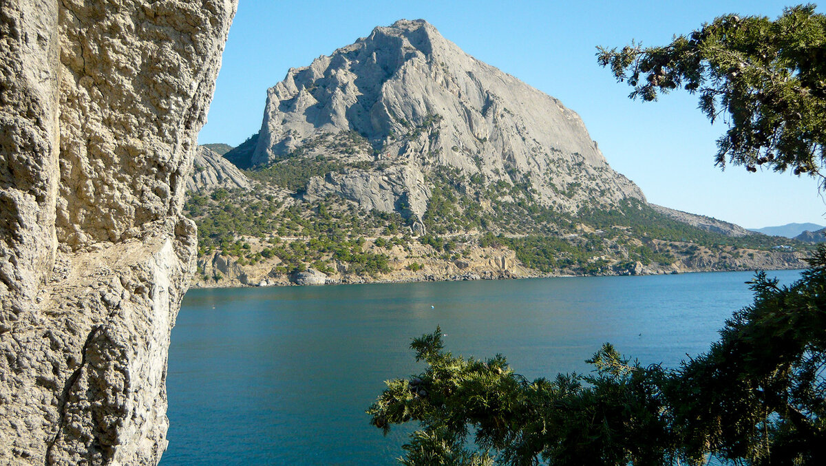 Гора Сокол. Южная сторона. Вид в с Голицинской тропы, рядом с посёлком Новый свет.