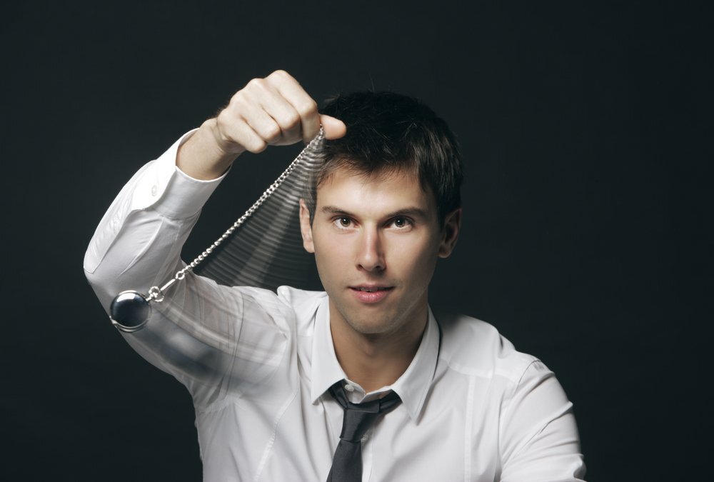 В этой статье опишу 6 методов, как ввести человека  в Гипноз