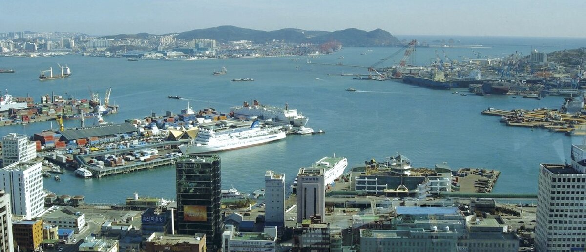Порт в Пусане.