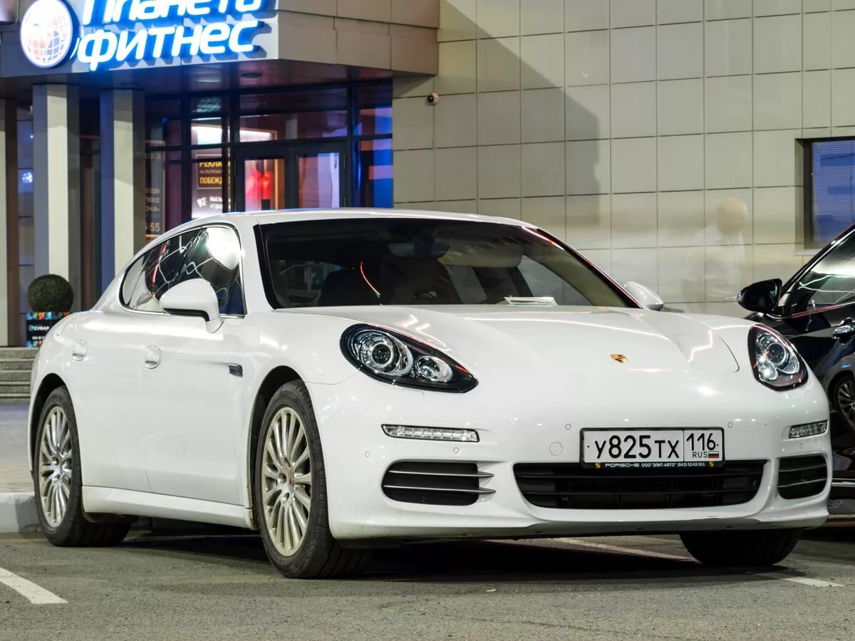 Вот этот спорткар 2015 года обошёлся в 3,5 млн