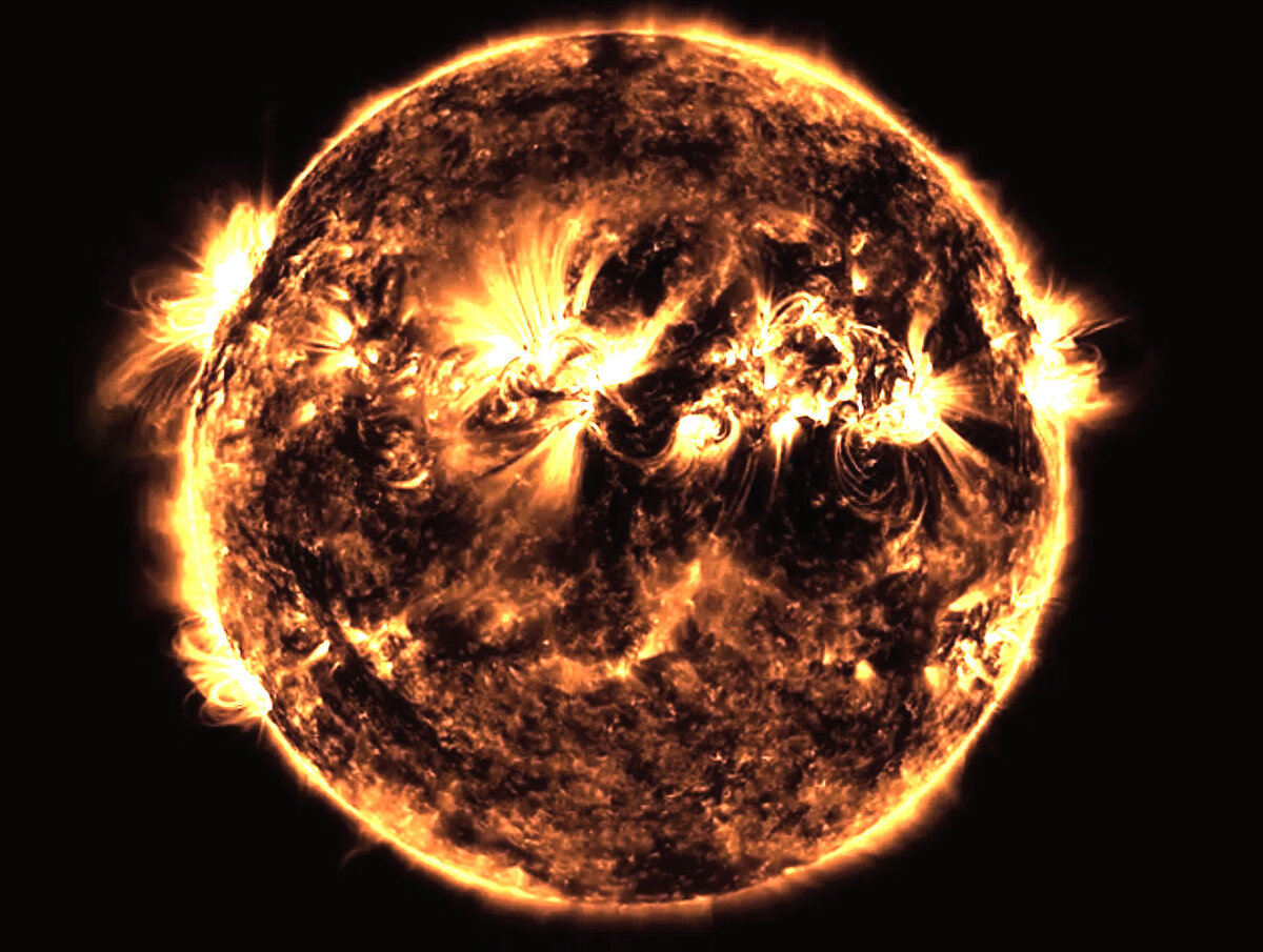 Солнце - гигантский шар водорода, в котором происходят термоядерные реакции