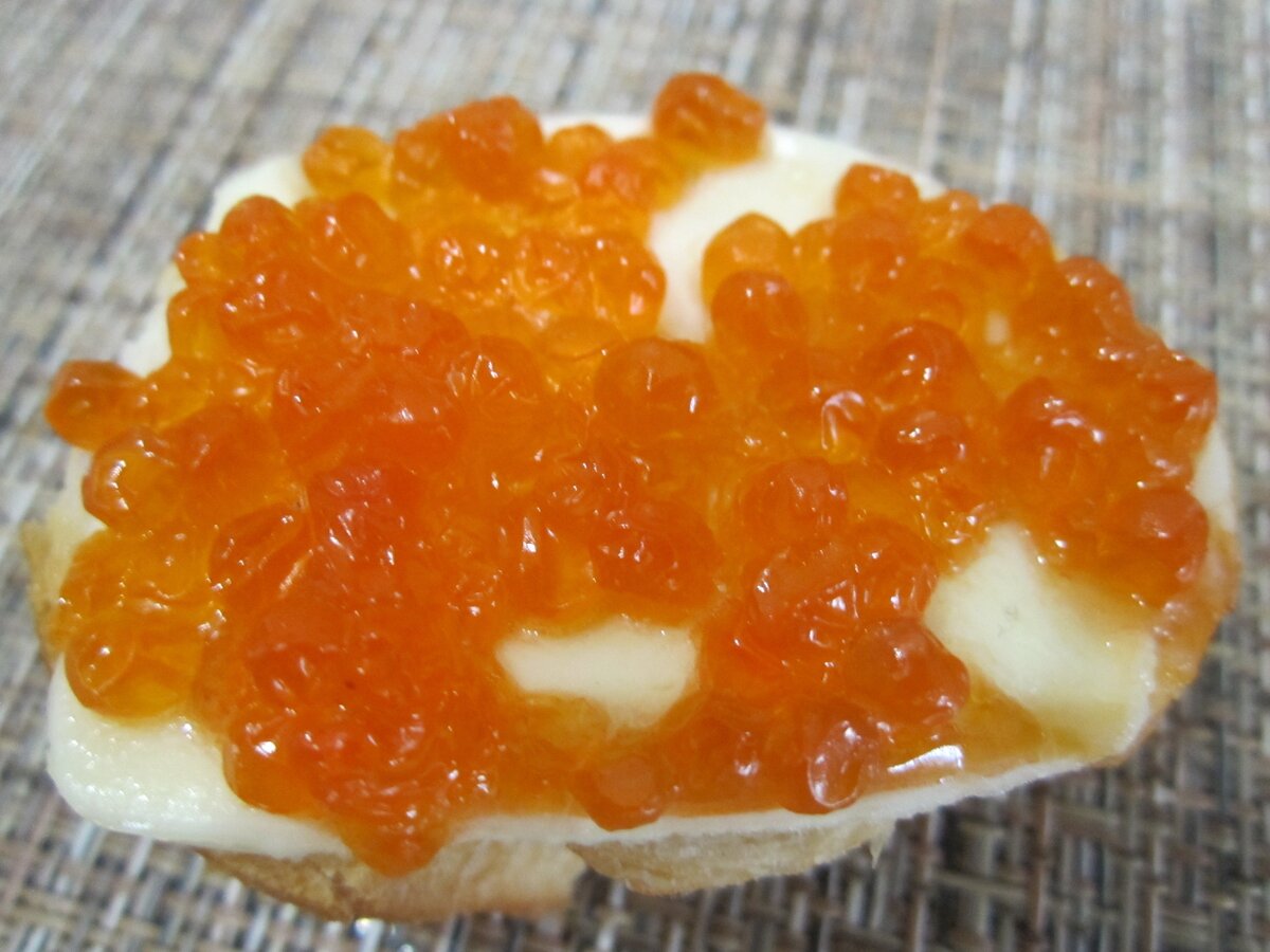 Вот такой вот бутерброд с красной икрой.