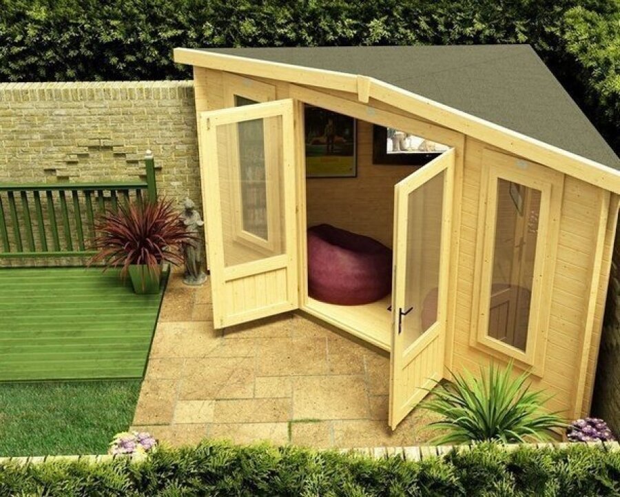 Закрытый небольшой по площади павильон в углу участка. Логическое завершение композиции - мощение. Смотрится вполне гармонично, прямоугольная беседка в данном случае выглядела бы слишком громоздко. Похоже на домик для  уединённого отдыха, ведь внутри, если приглядеться, есть книжные стеллажи и даже телевизор. А через остеклённые поверхности можно любоваться садом.