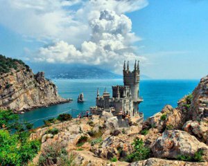 Крым останется серой зоной без банков и связи.