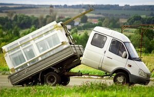 Интересно из чего сделаны стекла в кузове =)?