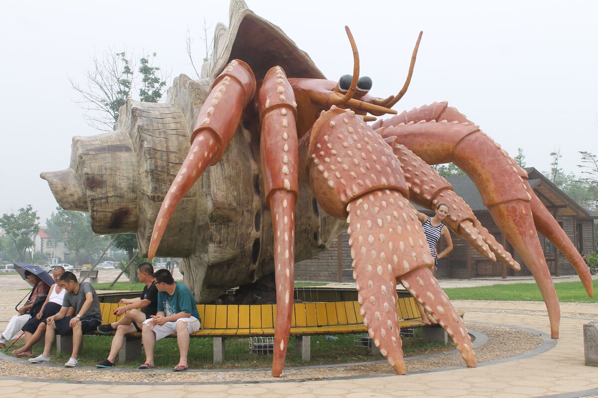 Фигура на пляже в Даляне