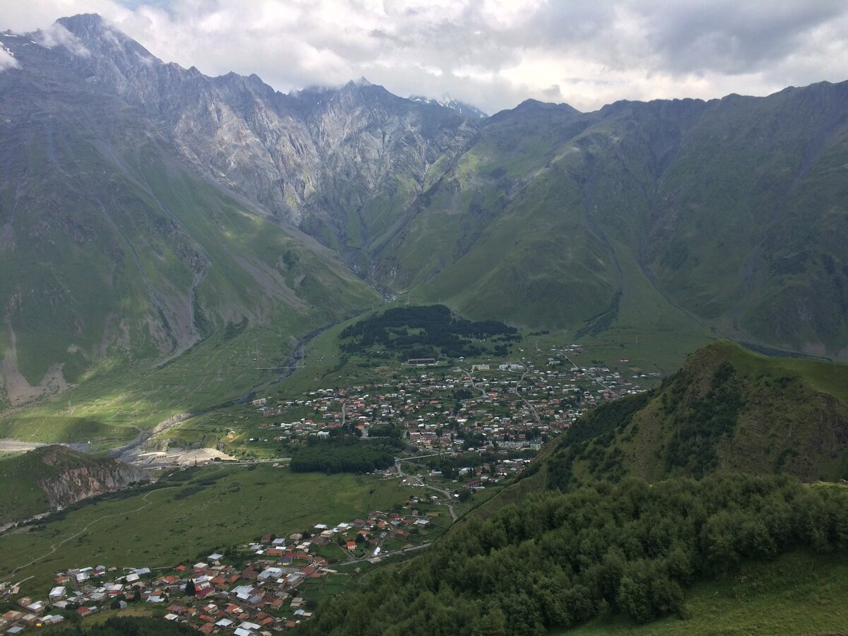 Залезть на холм в Степанцминде