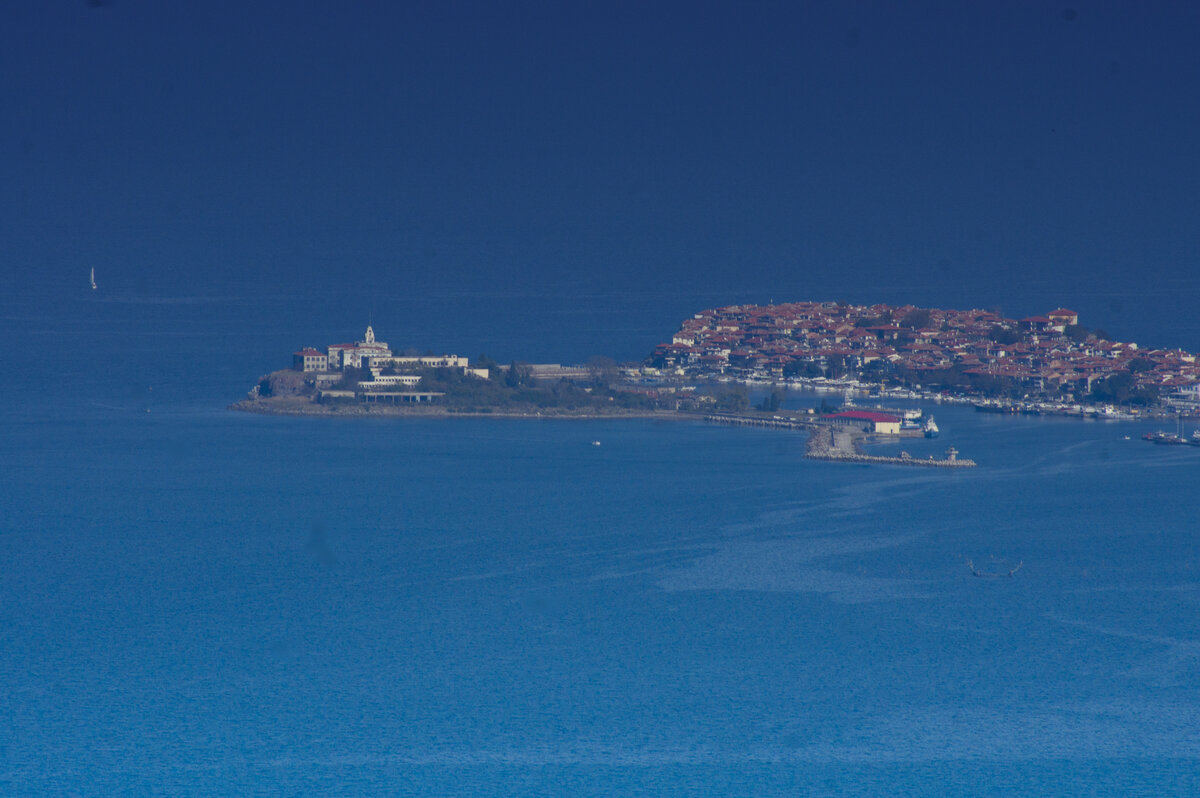 Вид на старый Созополь с вершины Бакарлыка. 