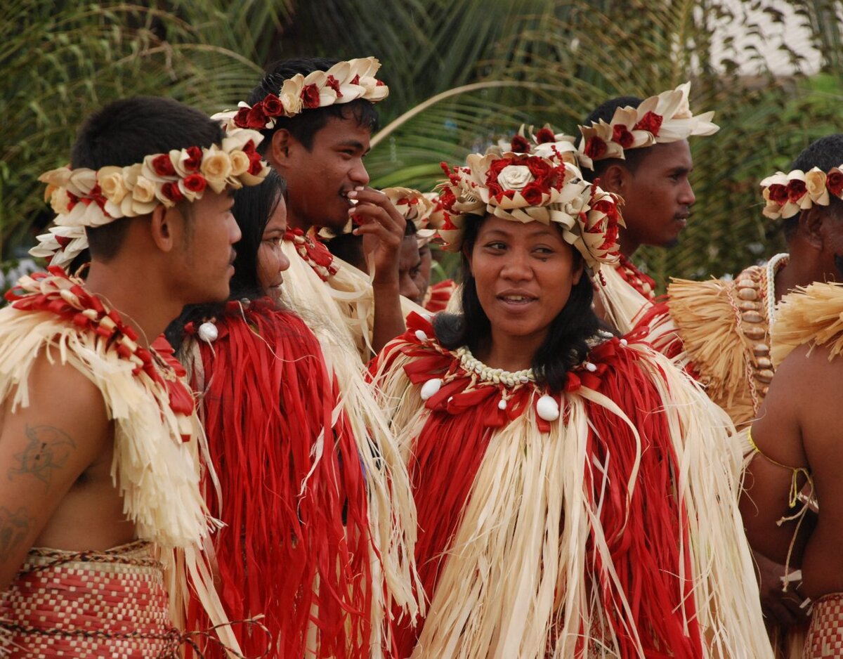 Быт и традиции австралии. Национальная одежда Микронезии. Фиджи Национальная одежда. Народы Микронезии. Народы Океании.