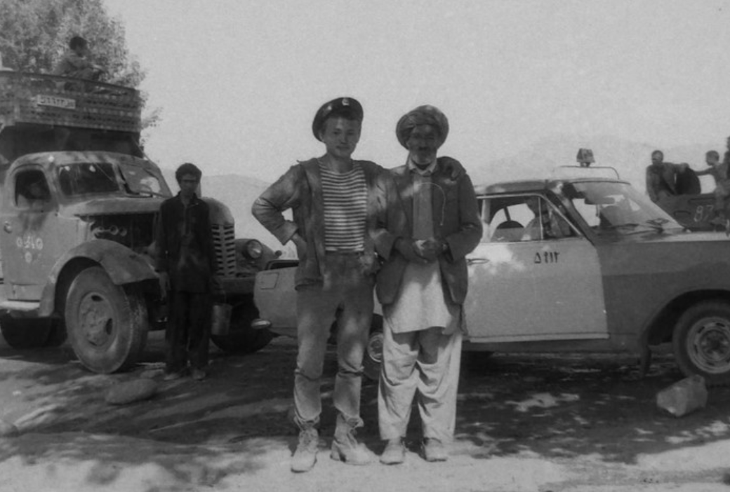 Над баграмом дует. Дорога Кабул - Баграм. Баграм СССР. Баграм Афганистан. Афганцы в 90-х.