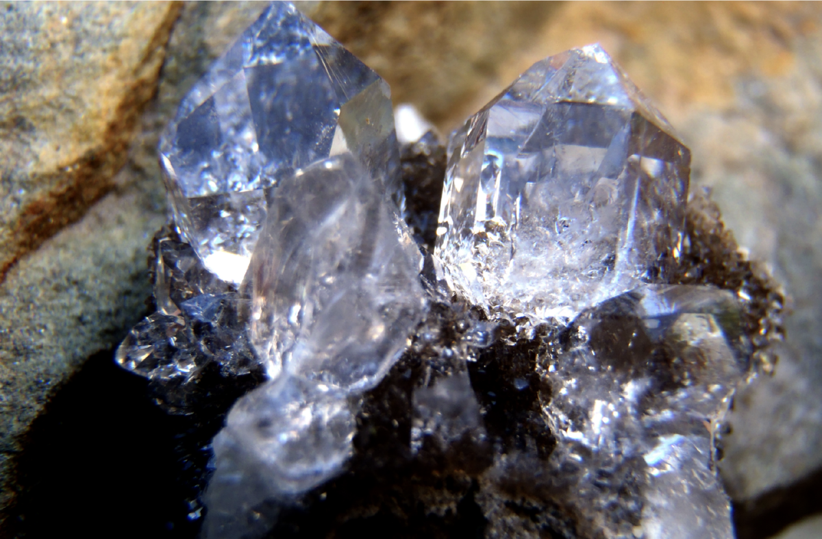 Алмаз к23. Мармарошский Диамант. Алмаз минерал. Алмаз руда. Природные алмазы россии