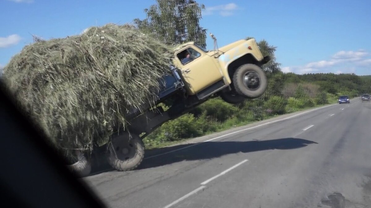 Такое тяжелое сено? Или просто с газом переборщили?