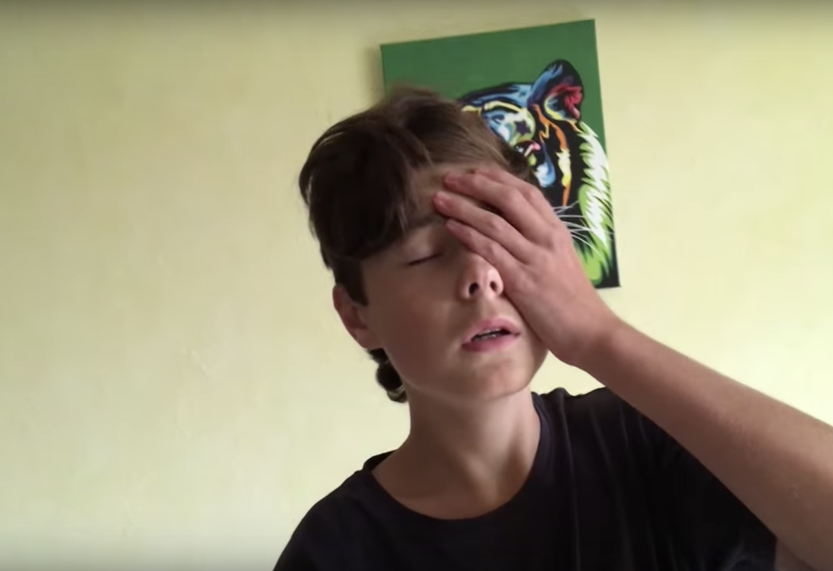 Почему, когда резко встаешь, темнеет в глазах?