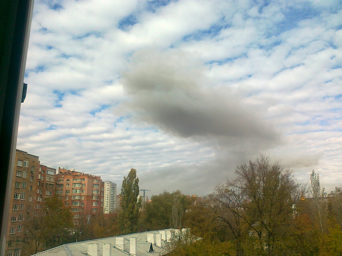 а где то там  пожар  (Вид из окна)