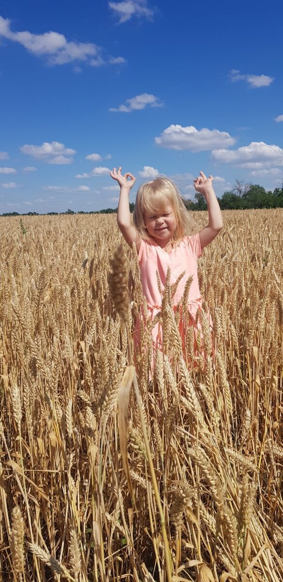 
Наше время ограничено, поэтому нет смысла тратить его на то, чтобы жить чьей-то чужой жизнью.



Некогда жить мыслями других людей.



Услышь свой внутренний голос. И следуй своему сердцу и интуиции. Они каким-то образом уже знают, что действительно важно.



Создавай свою идеальную жизнь.



Верь в свои мечты. Воплощай их в жизнь.

Ведь все ограничения в нашей голове. Потому что кто-то когда-то сказал, что возможно, а что нет.



Будь оптимистом по жизни. Так веселее.



Смейся. Развивайся. Наслаждайся  моментом. Путешествуй.



Живи.



Люби людей и себя.



Сегодня новый день. Вдохни его полной грудью!

