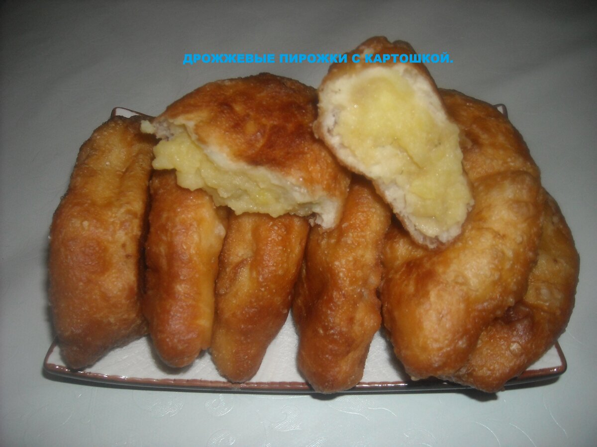 Жареные пирожки из заварного теста получаются очень вкусными.