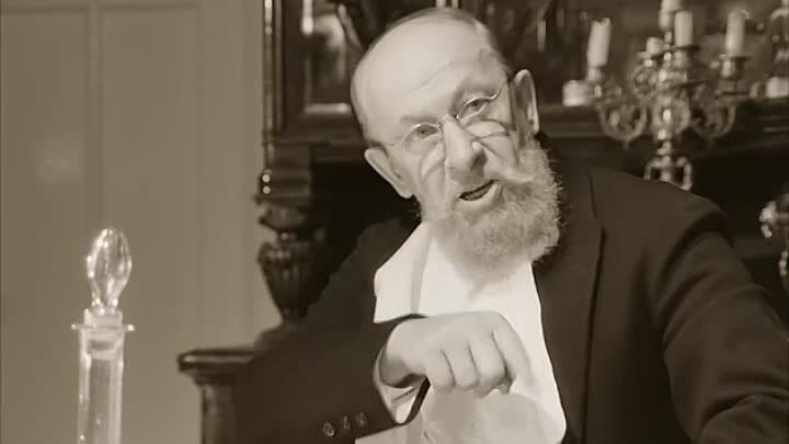 Евгений Евстигнеев. Фильмы: "Собачье сердце" - профессор Преображенский; "По семейным обстоятельствам" - Николай Павлович; "Красная шапочка" - Звездочет