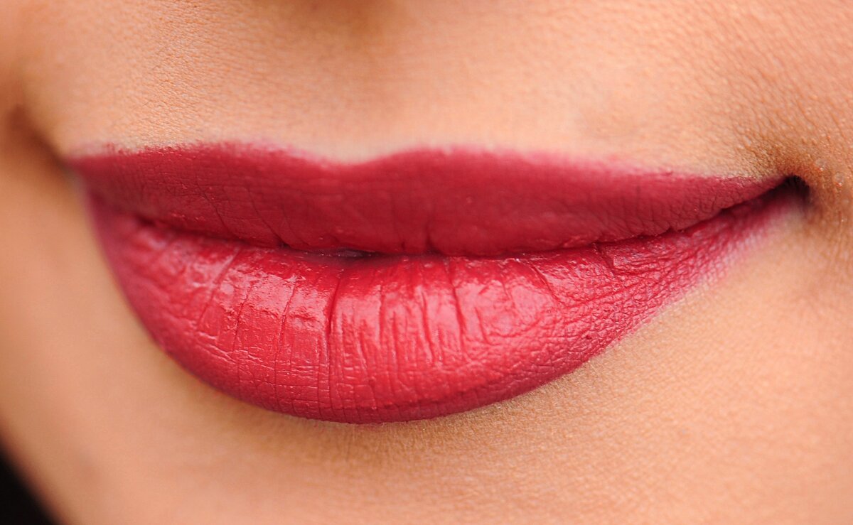 https://pixabay.com/ru/photos/губы-красный-женщина-девочка-секси-1690875/