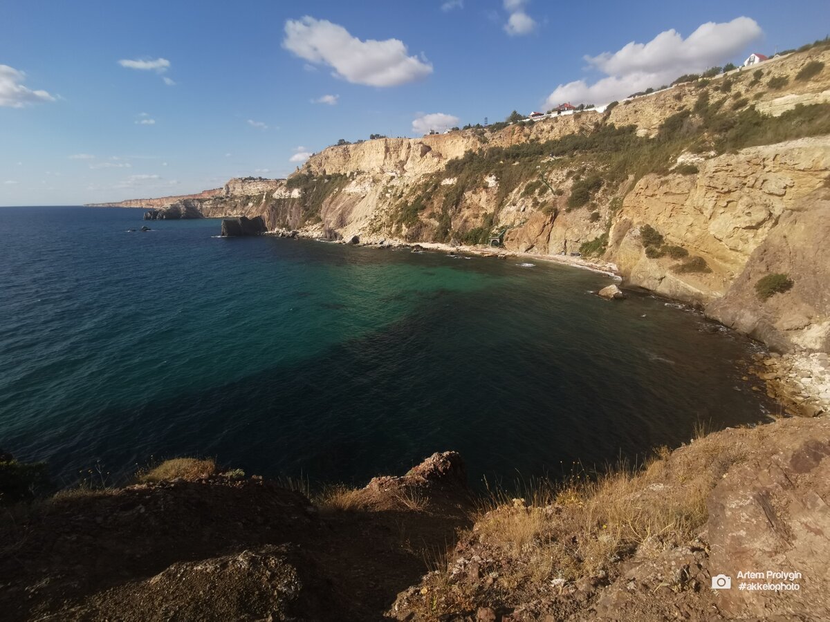 Грот город в море трав