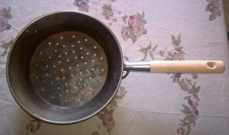 Сковорода с отверстиями