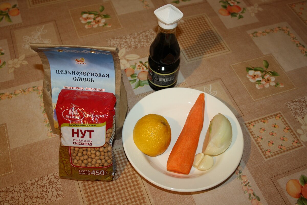 Из указанного количества продуктов получается примерно 12 котлет.