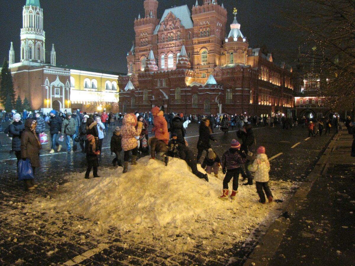 Есть ли сегодня в москве. Москва 2014 год. Улица горка в Москве. Красная горка Москва. Москва 2014 год фото.