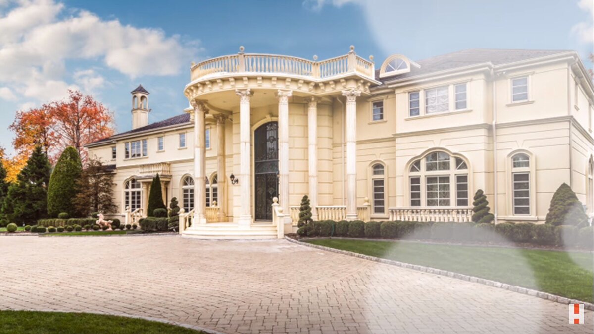 Особняк. Фотография взята с YouTube канала «Алексей Навальный»