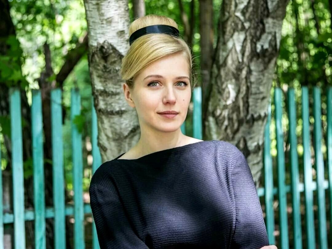 Алина сергеева актриса. Последний ход королевы сериал. Фильм ход королевы. Евгения лоза актриса. Королева мелодрам реклама актриса.