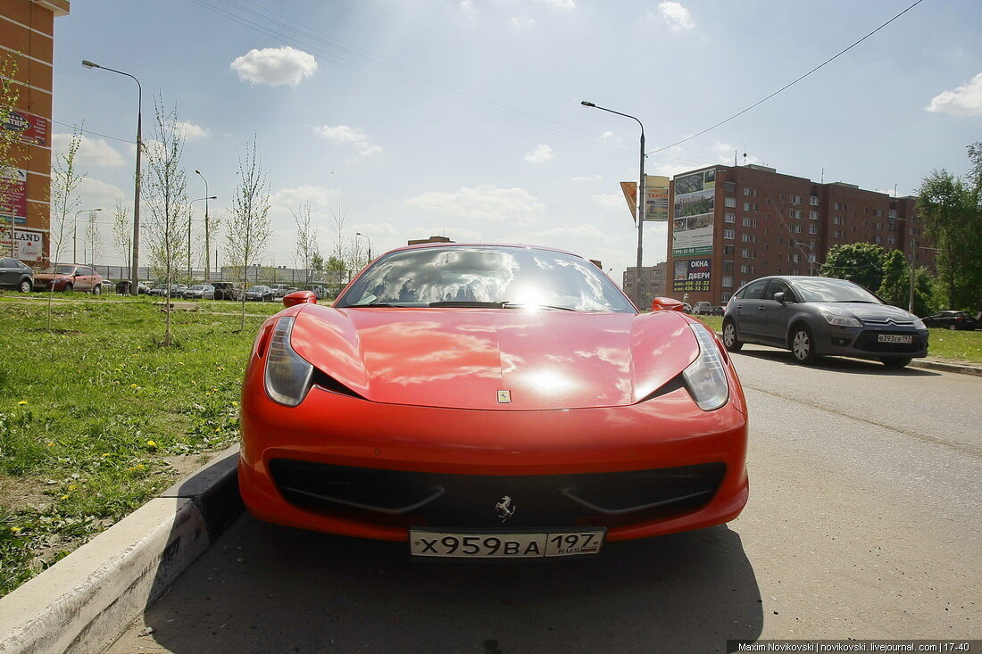 1.
Ну конечно же, вы узнали в этом уродце Ferrari 458 Italia. Красаучег.
Кстати, на такое же точно авто есть аренда и каждый из вас может встать на резерв, чтобы зажечь не-подецки. Сразу скажу. очередь на подобную машинку внушительная.

