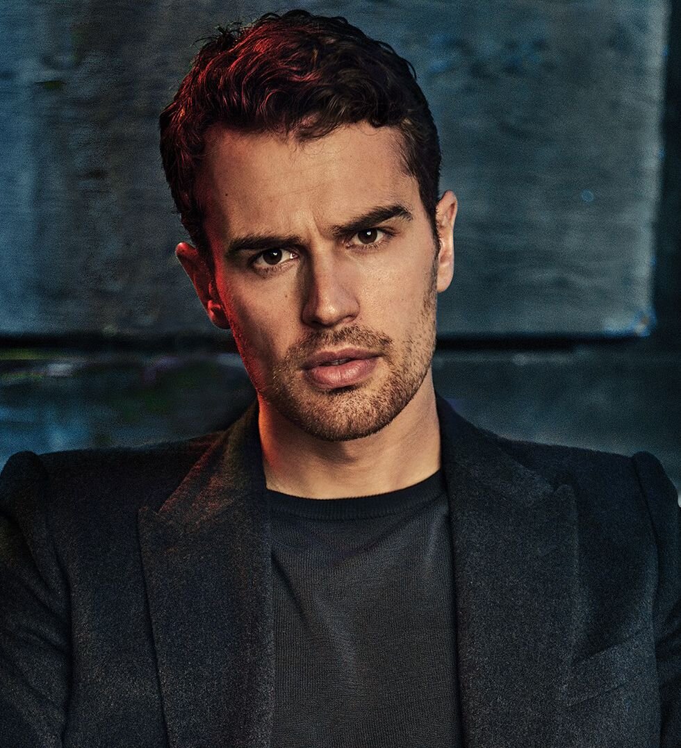 Тео Джеймс, фото из открытых источников