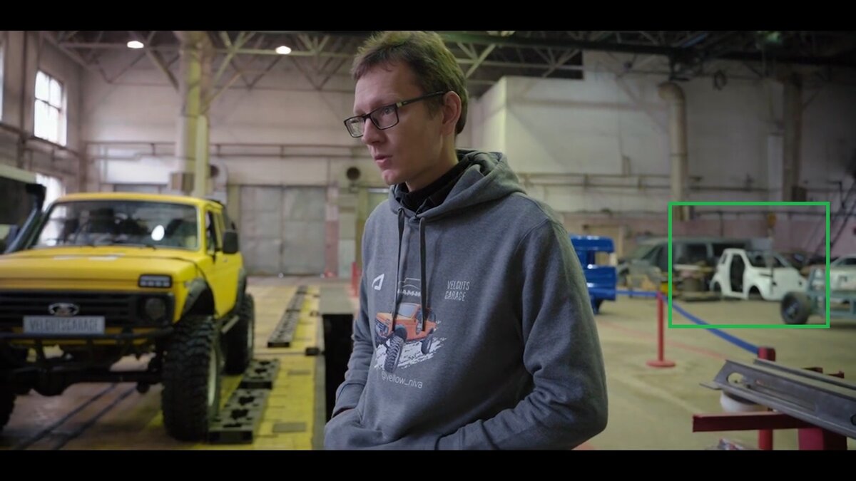 Зетта на заднем фоне