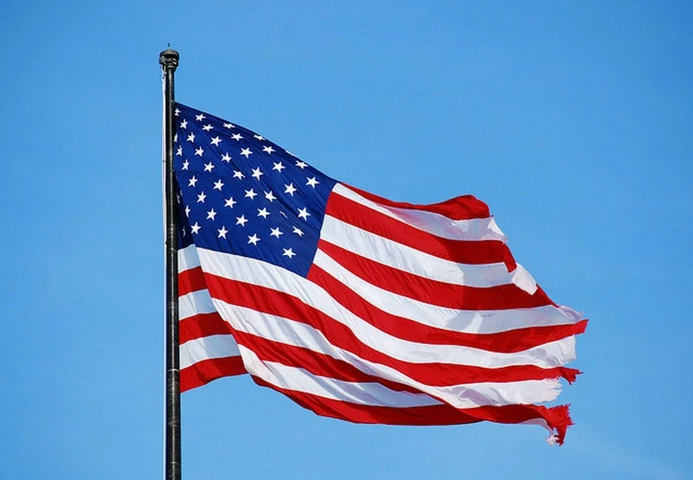 Флаг одной из трех стран гражданином которой является господин Познер