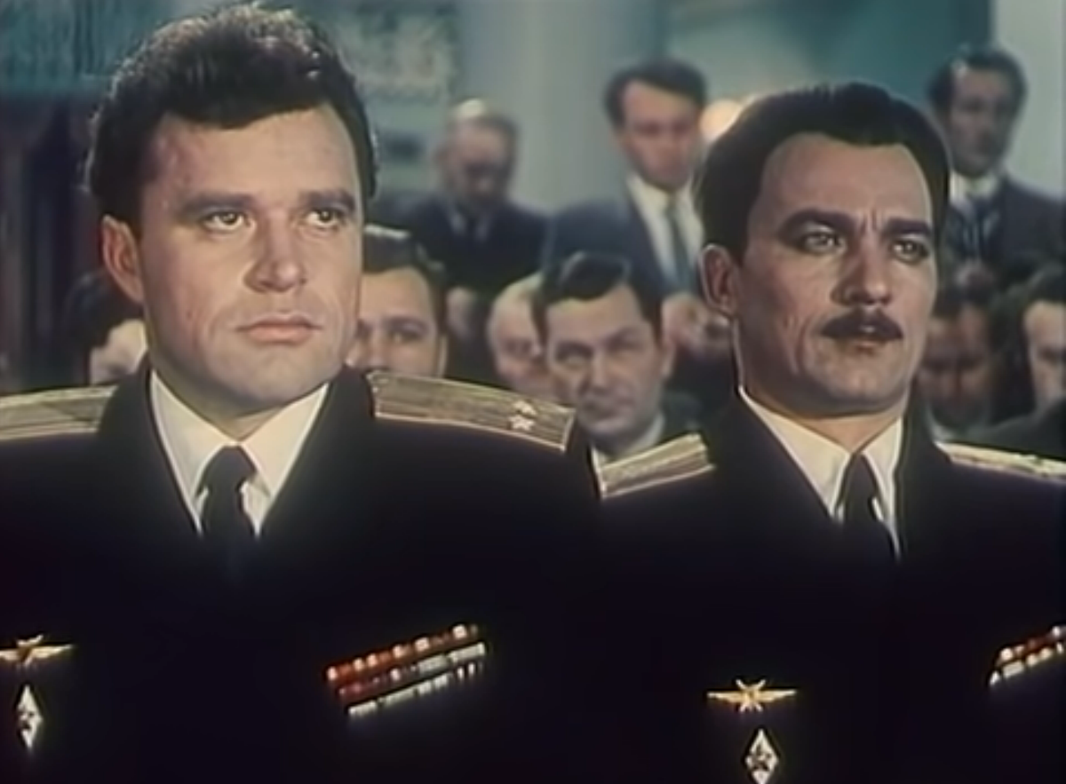 Голубая стрела 1958. Павел Луспекаев голубая стрела. Фильм пограничники голубая стрела. Павел Луспекаев в фильме голубая стрела. Белая гвардия - 1994 - голубая стрела.