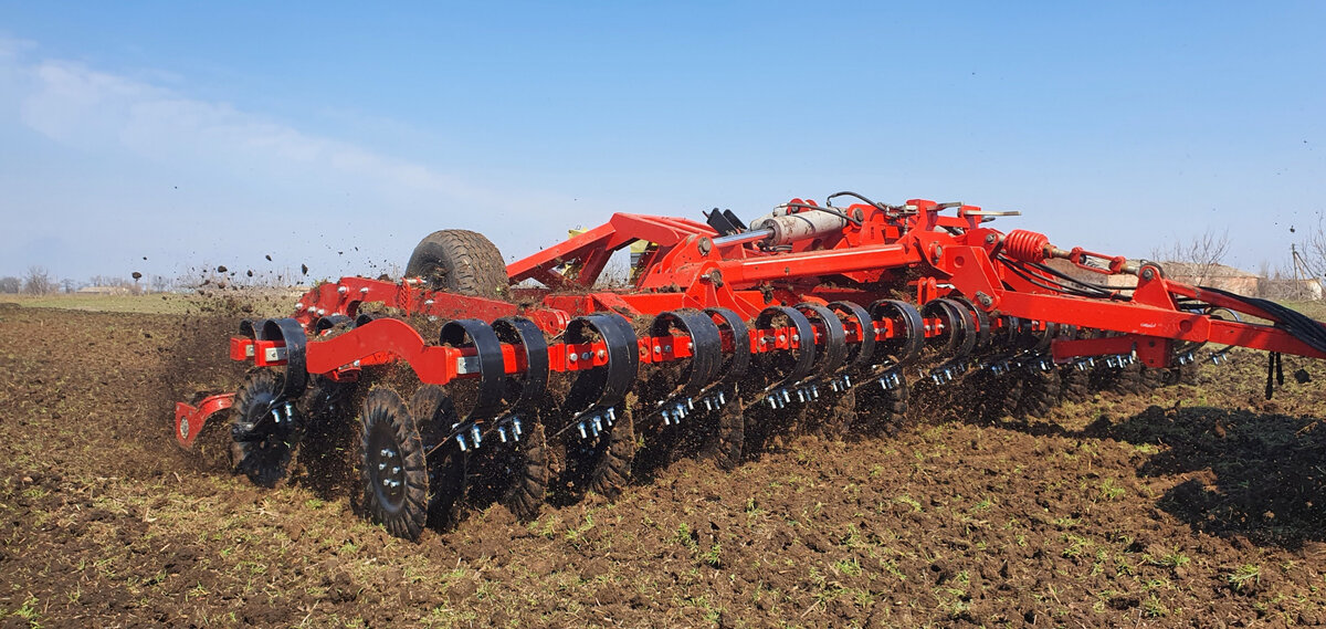 Новая борона LOZOVA MACHINERY DUCAT UVT в работе 
