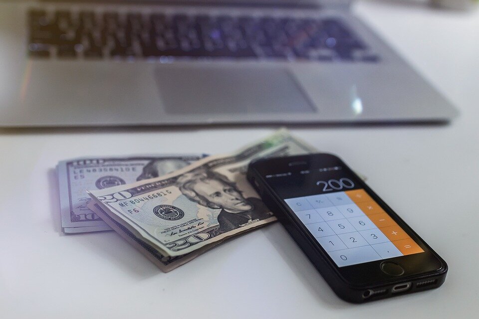 https://cdn.pixabay.com/photo/2017/04/08/10/33/money-2212965_960_720.jpg JESHOOTS-com