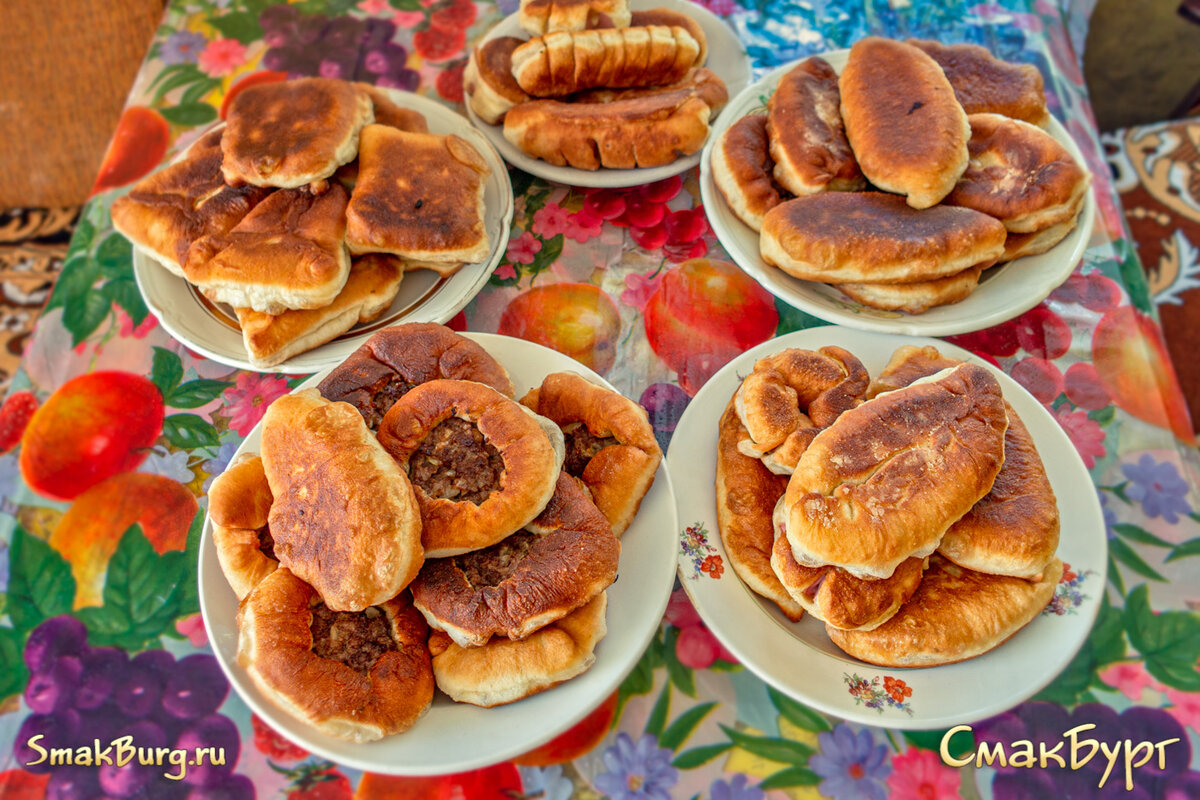 Жареные пирожки с капустой, яйцом, луком