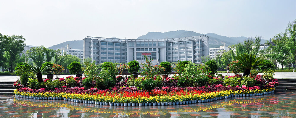 Здание библиотеки Ляонинского университета науки и технологий