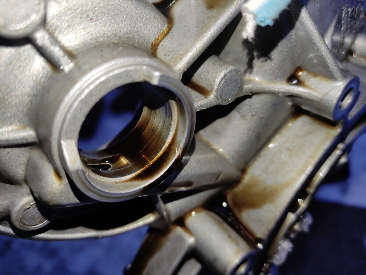 «Масло в двигатель долил, а "масленка" все равно горит»: 6 основных ...