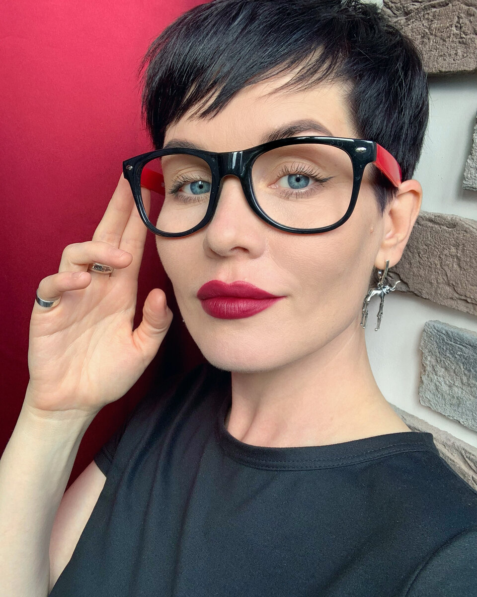 Почувствовала зов сердца ;) А краситься я начала рано и всегда это очень любила