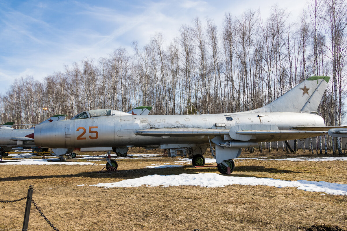 Истребитель-бомбардировщик Су-7б