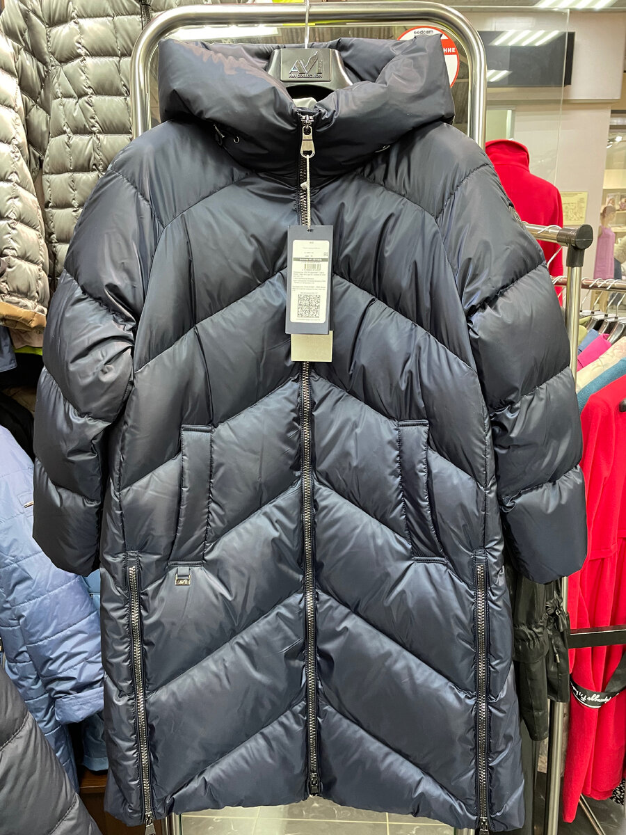 1. Пуховик, Россия, 95 см длина, размеры с 42 по 56, 28 000 рублей.