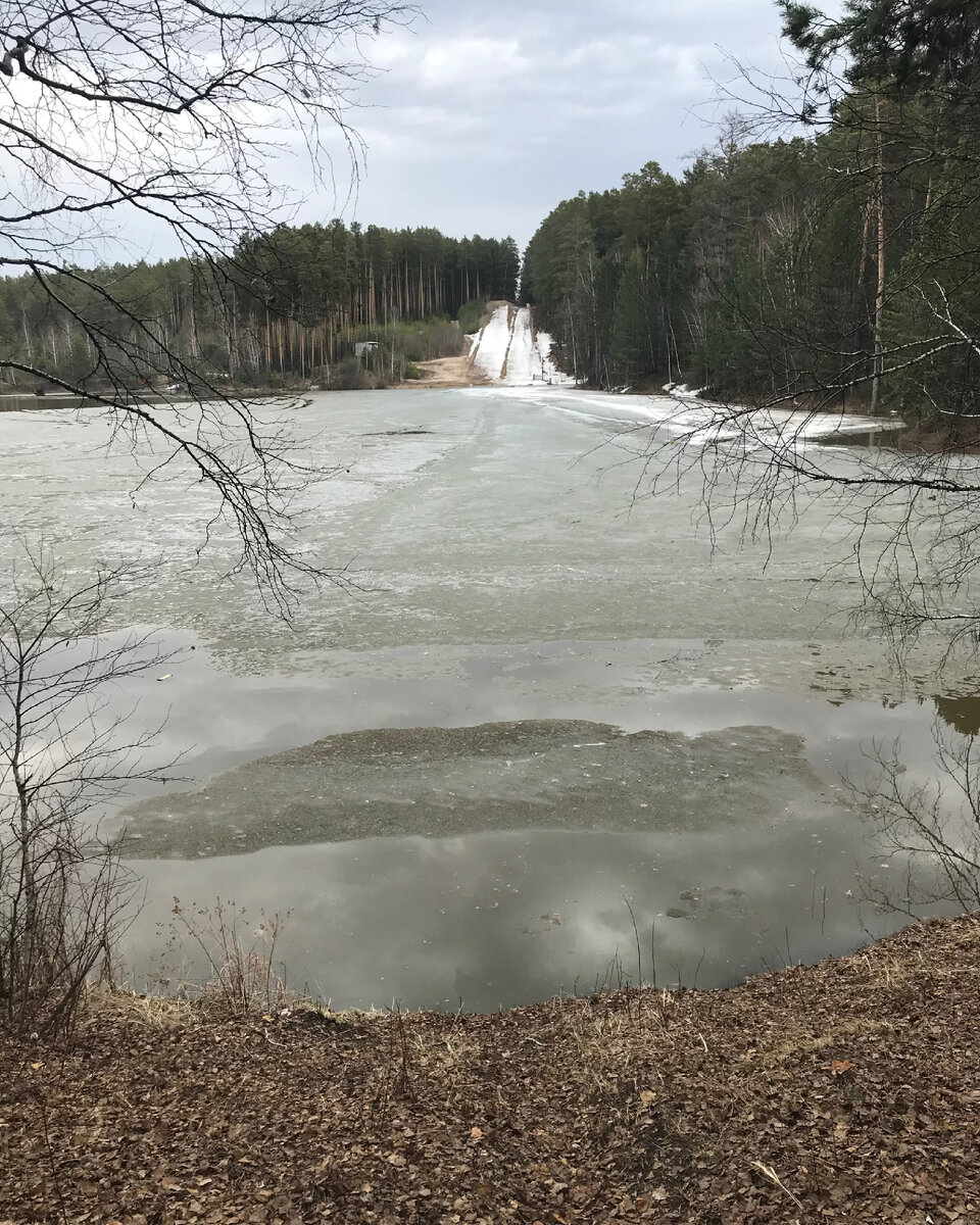 В середине мая под Челябинском ещё снег, а в Ростове уже открыт купальный сезон в Дону (конечно, не местными).