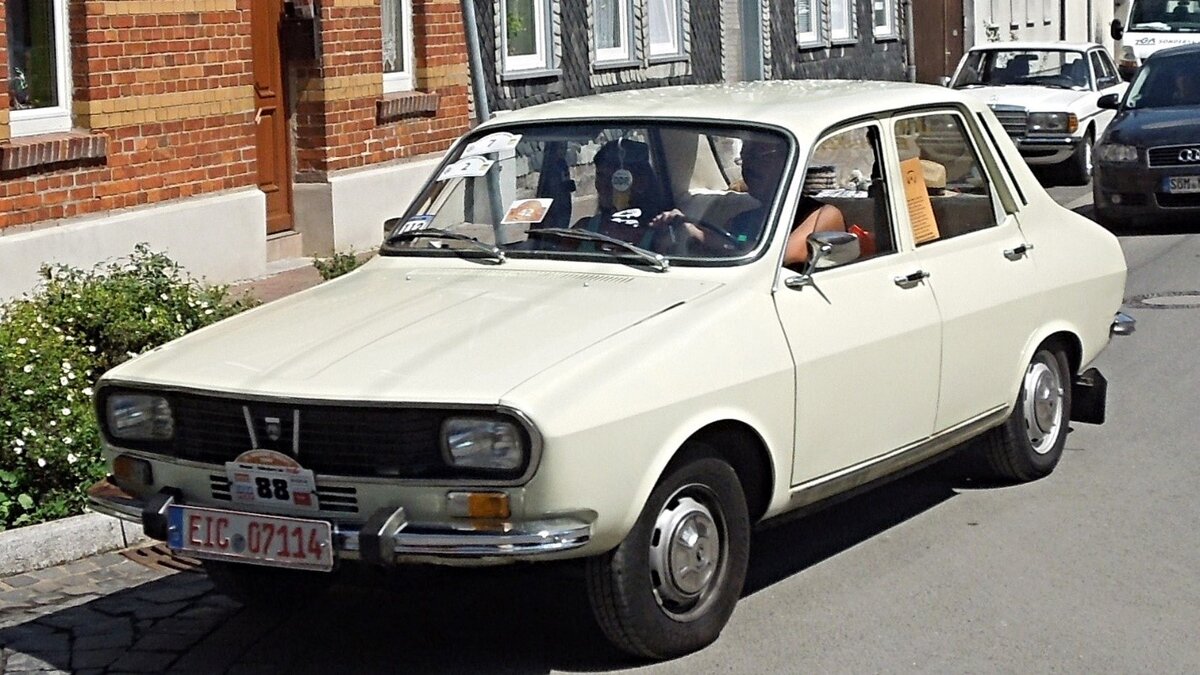 Седан Dacia 1300