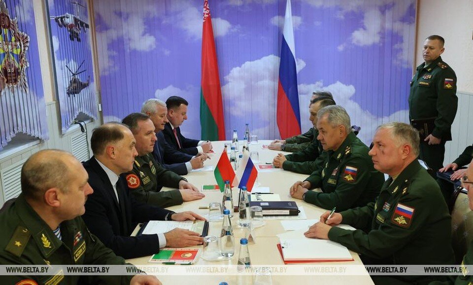     В Минске состоялась встреча министров обороны Беларуси и России. Фото: БелТА.