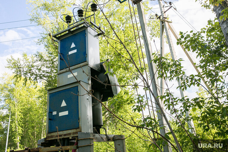    Подрыв электроподстанции привел к обесточиванию семи населенных пунктов, заявил Роман Старовойт