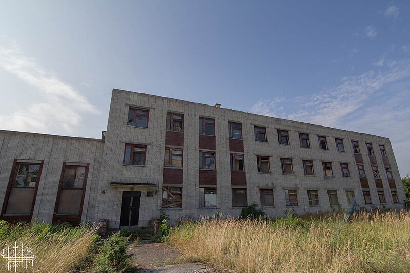 Не правда ли, сразу видно, что строили русские? 
  