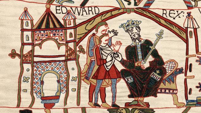 Начальная сцена гобелена - король Эдвард Исповедник в Вестминстере, далее изображен эрл Гарольд, который ведет армию в Бошем