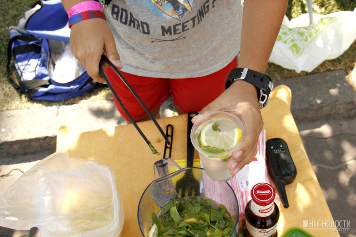 Свои лимонады Александр делает на месте