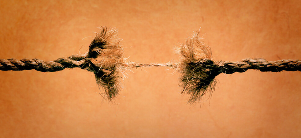 Отчего домашняя жизнь подчас становится невыносимой? Какие слова наиболее часто используют женщины и мужчины, после которых их отношениям приходит конец. 